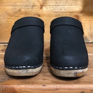 Maguba black clogs Sz 6  slip on